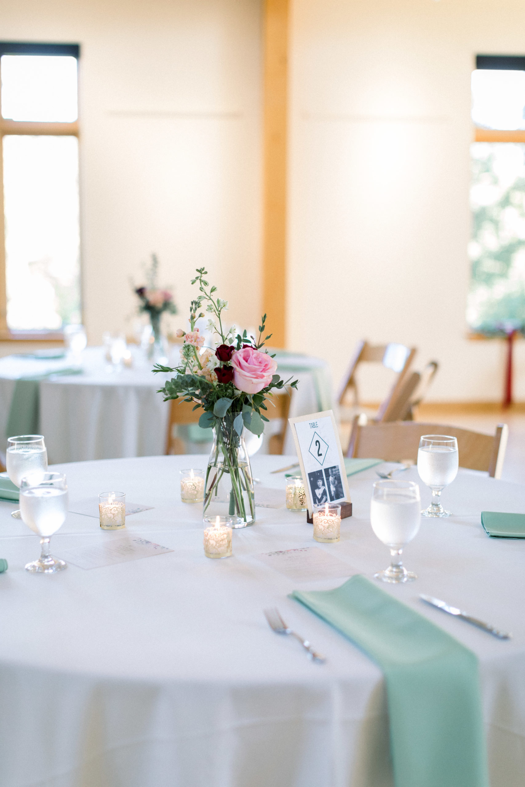 wedding table with white table cloths, floral centerpieces at chic Howard county conservancy wedding reception