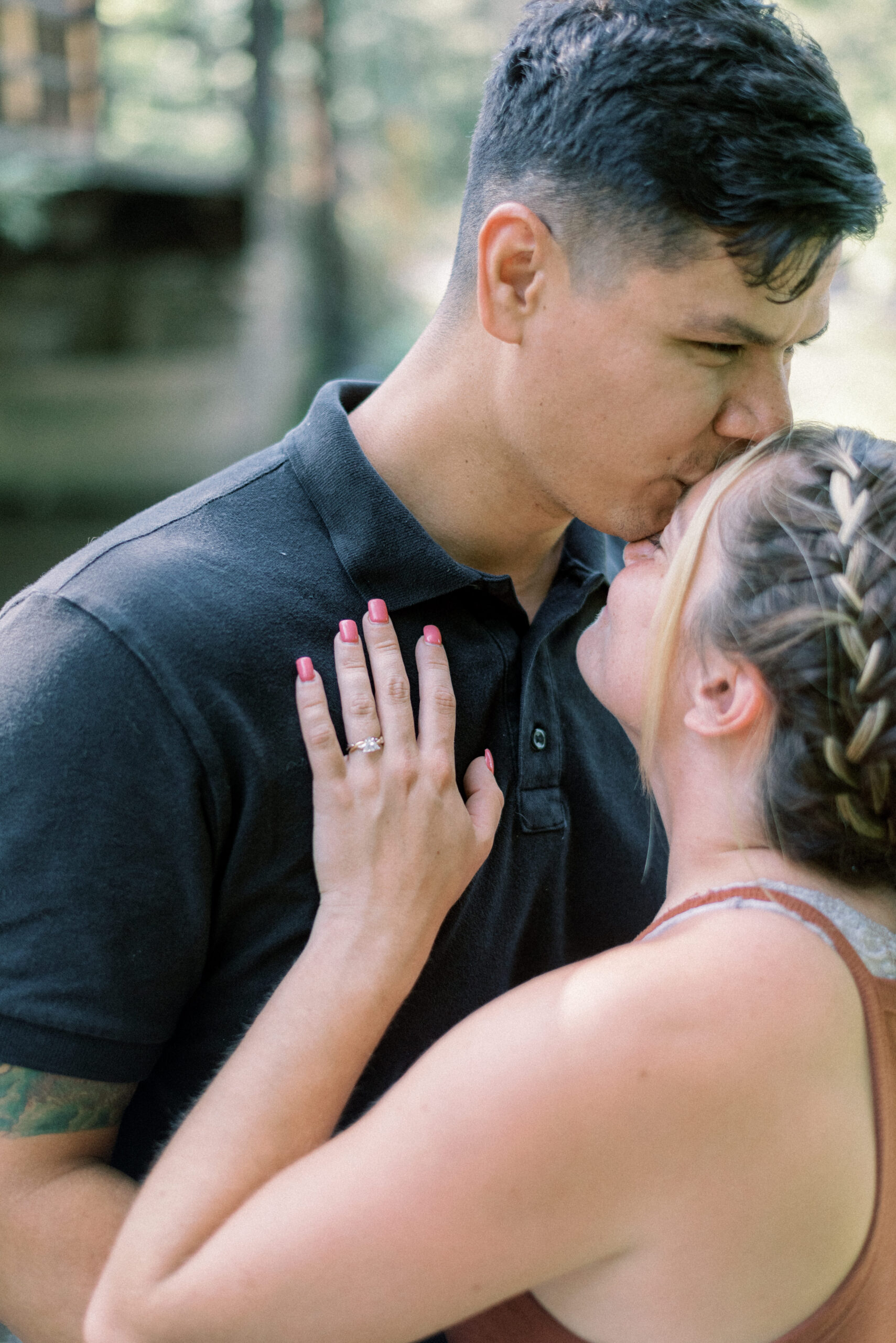 Maryland photographer captures man kissing woman's forehead