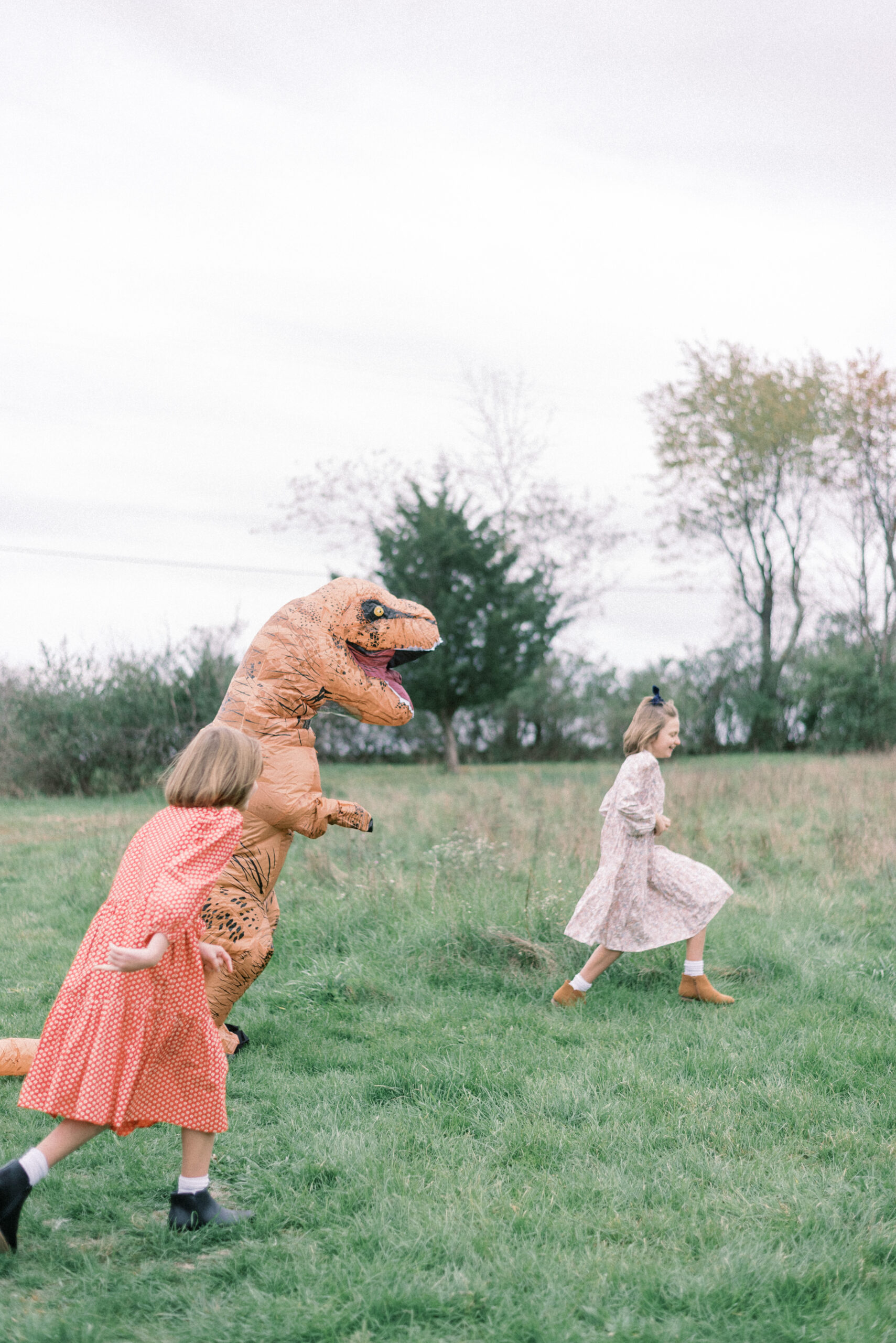 Pennsylvania photographer captures child wearing dinosaur mask chasing kids