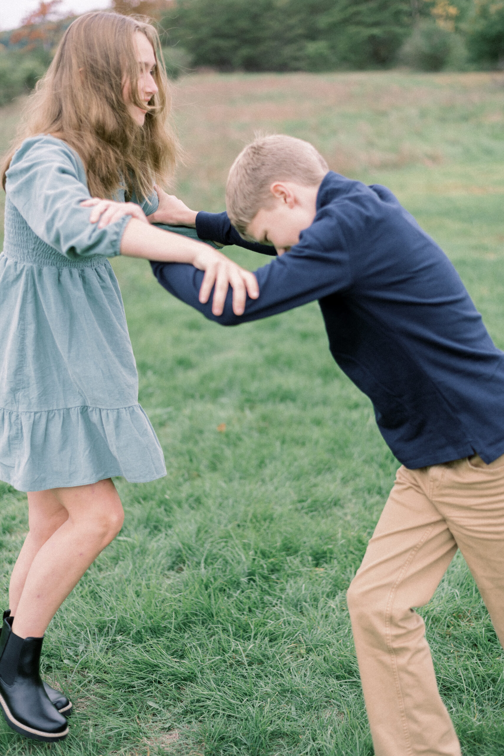 Pennsylvania photographer captures siblings playing together