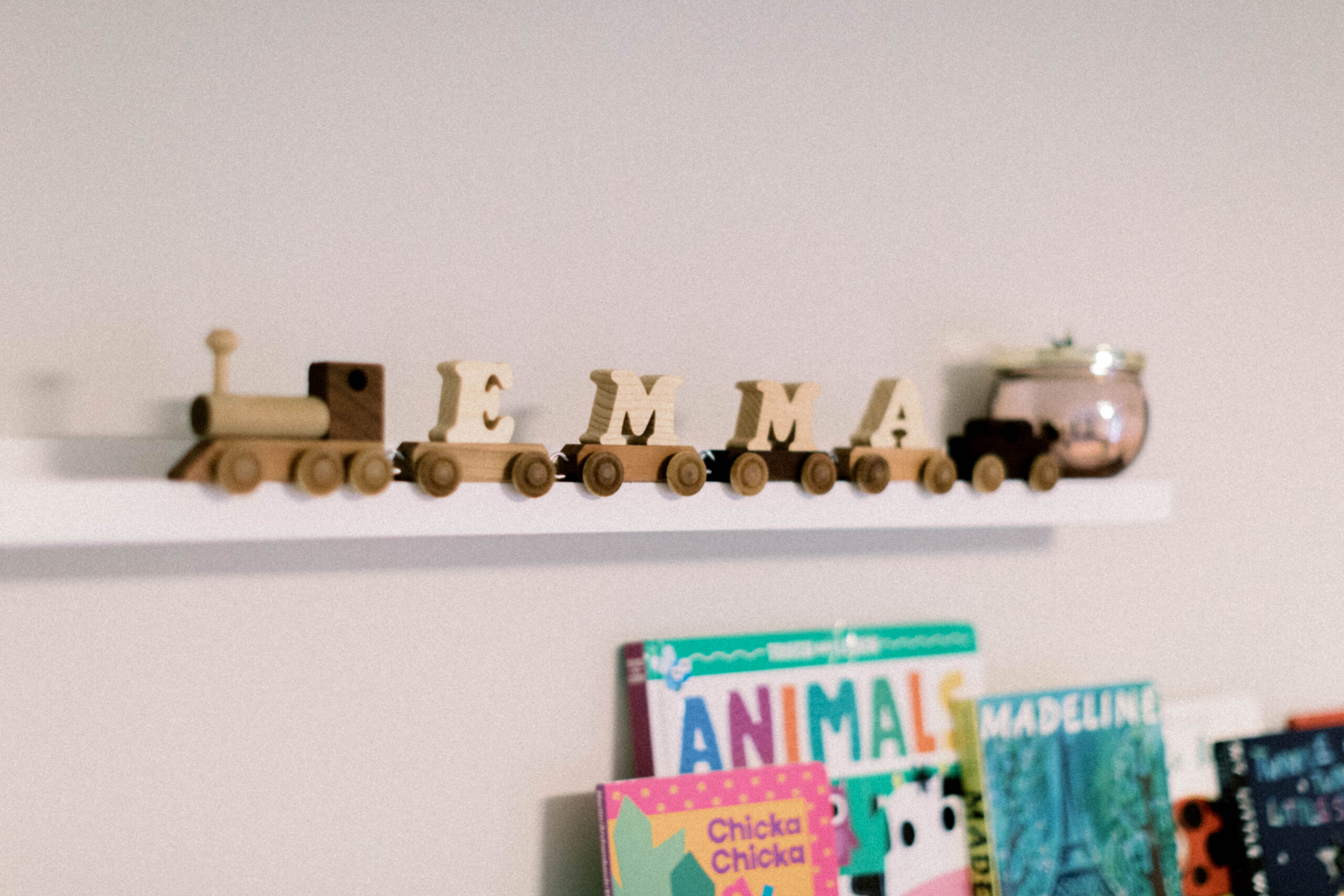 Maryland photographer captures shelf with babies name and train on it