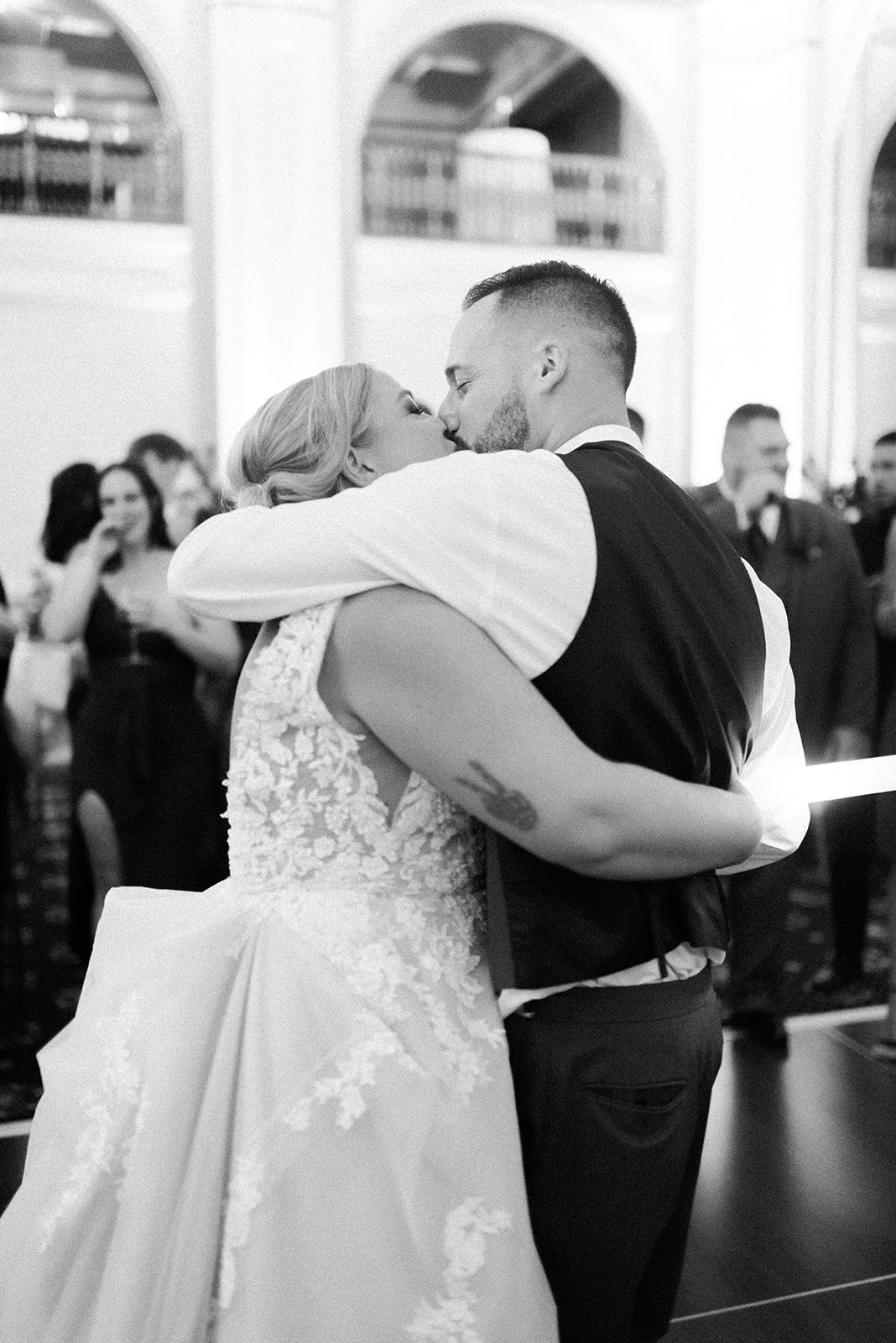 Pennsylvania wedding photographer captures couple kissing at reception