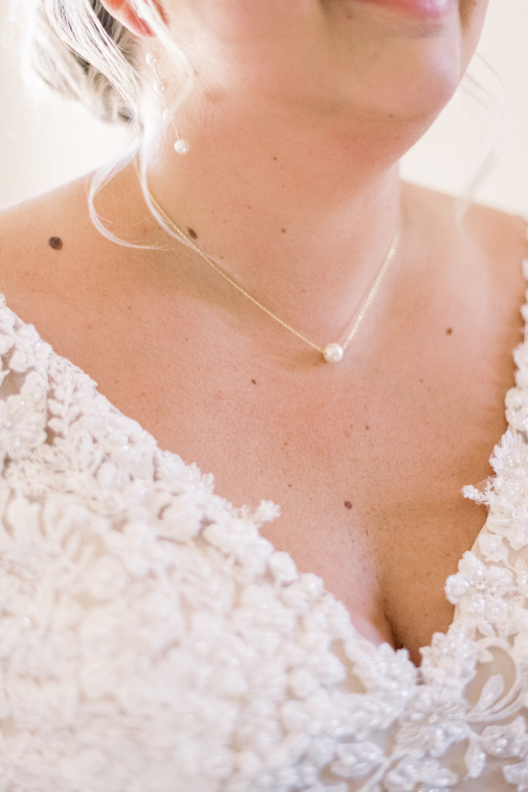 Pennsylvania wedding photographer captures bride's necklace