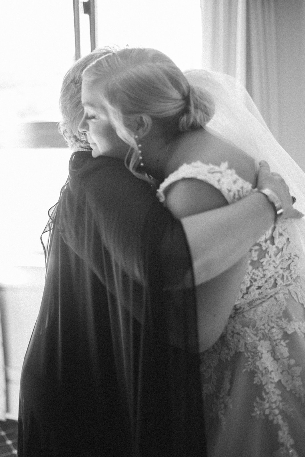 Pennsylvania wedding photographer bride hugging mother