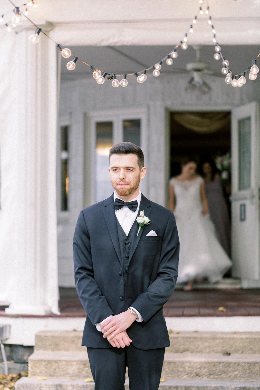 Pennsylvania wedding photographer captures groom with back to bride before first look