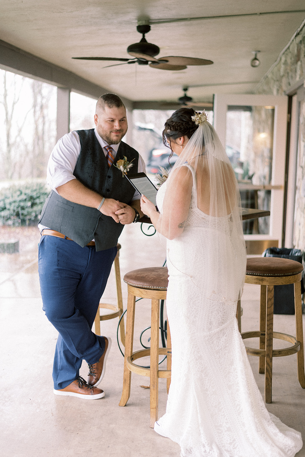 Pennsylvania wedding photographer captures bride reading letter from groom