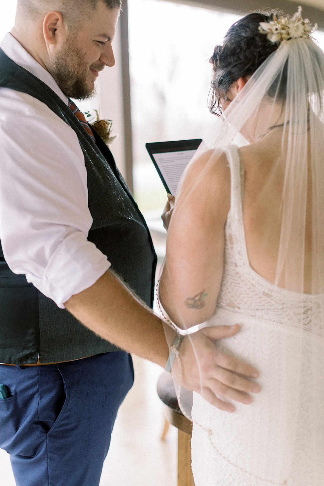 Pennsylvania wedding photographer captures groom touching bride's waist