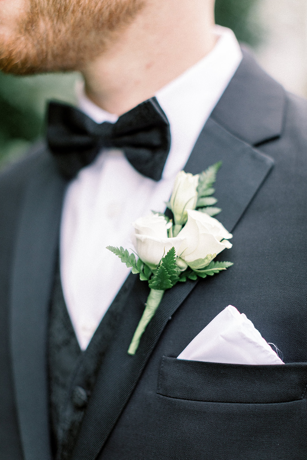 Pennsylvania wedding photographer captures close up of groom's boutonniere 