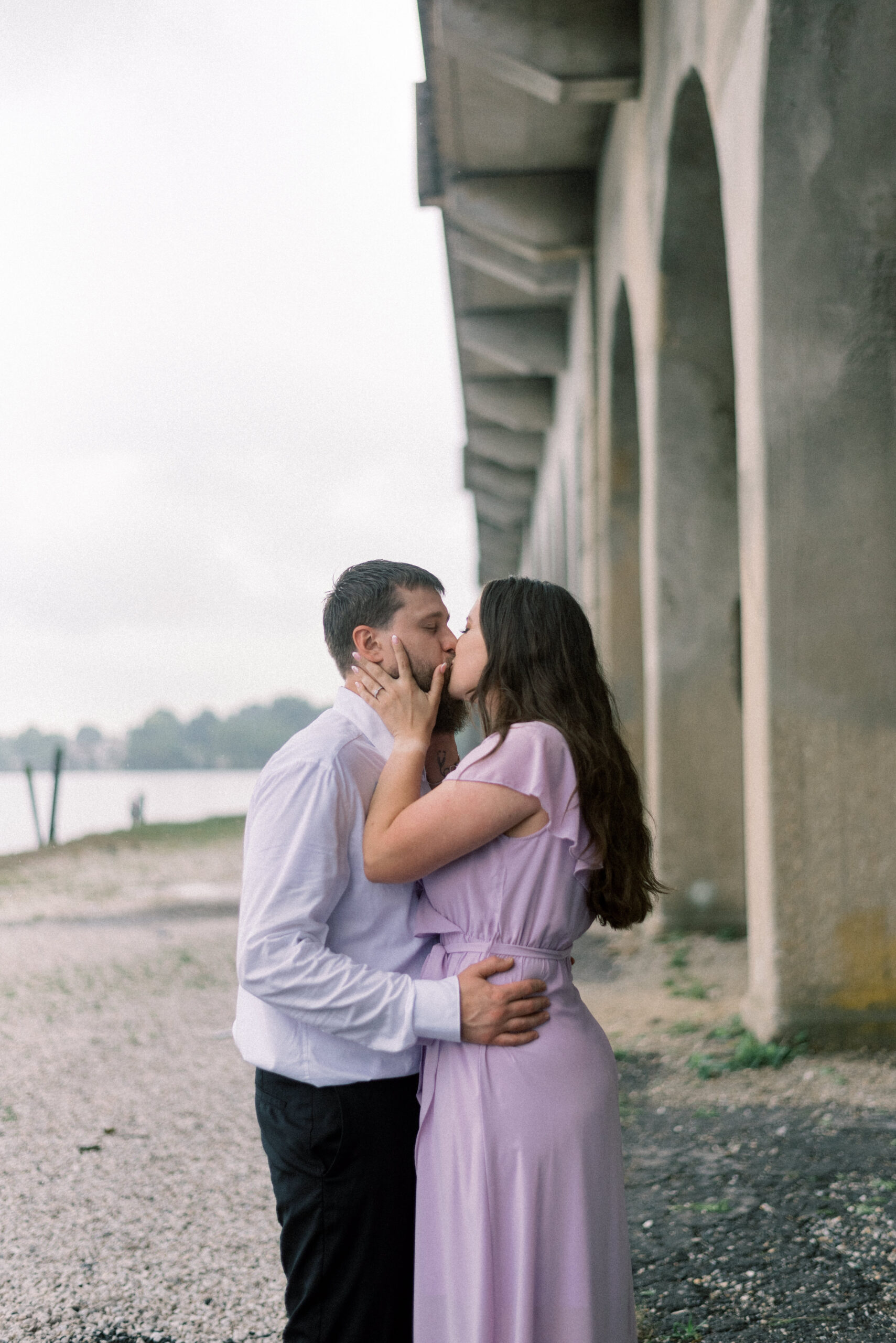 Pennsylvania wedding photographer captures man and woman kissing during rainy engagement portraits