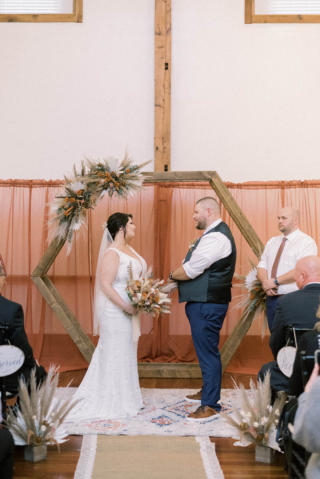 Pennsylvania wedding photographer captures groom reading vows