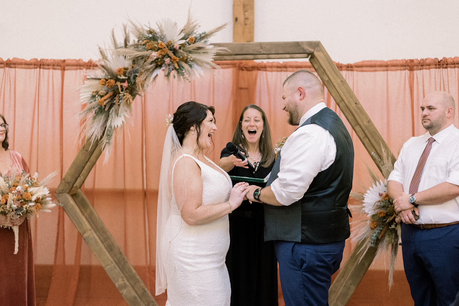 Pennsylvania wedding photographer captures bride making everyone laugh