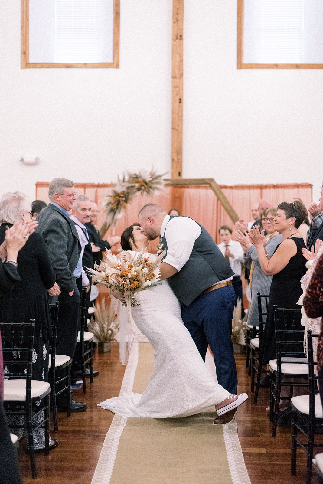 Pennsylvania wedding photographer captures bride and groom dip kiss
