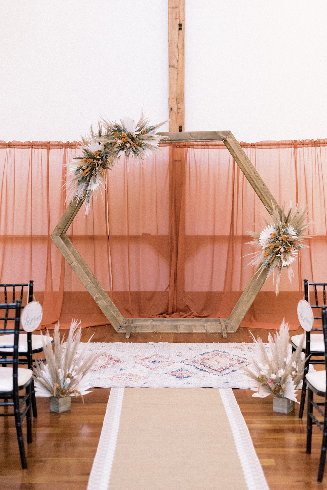 Pennsylvania wedding photographer captures wedding altar